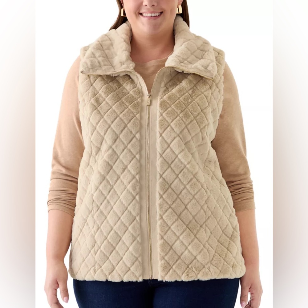 Carmen Marc Valvo Elegant Quilted Faux Fur Vest Cream